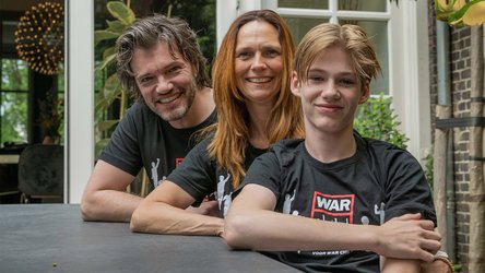 De Familie Kroon gaat de Kilimanjaro op voor kinderen in oorlog