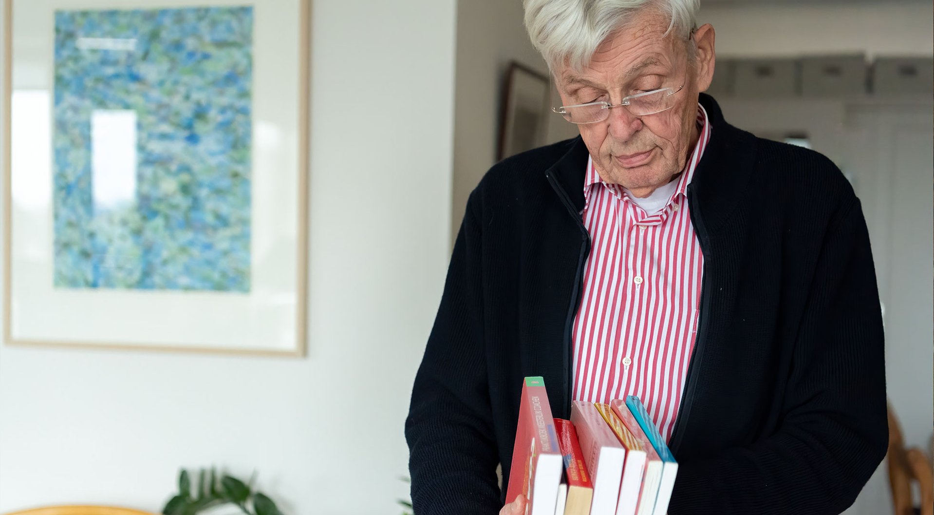 Hans verkoopt boeken voor het goede doel