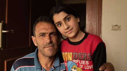 Nadine en haar vader zijn gevlucht voor de oorlog in Syrië. In Libanon helpen wij hen aan hun toekomst bouwen | Laat oorlog geen generaties duren