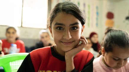 Nadine uit Syrië doet mee aan War Child's onderwijsprogramma's in Libanon | Laat oorlog geen generaties duren