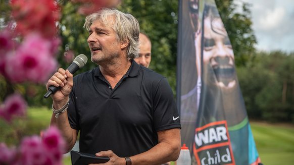 Victor Reinier is al golfend goed bezig voor War Child