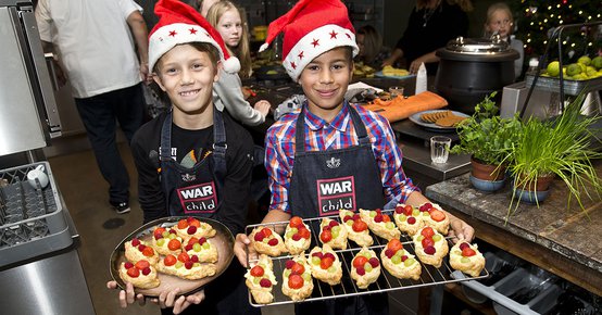 Kinderen kerst vieren diner hapjes War Child