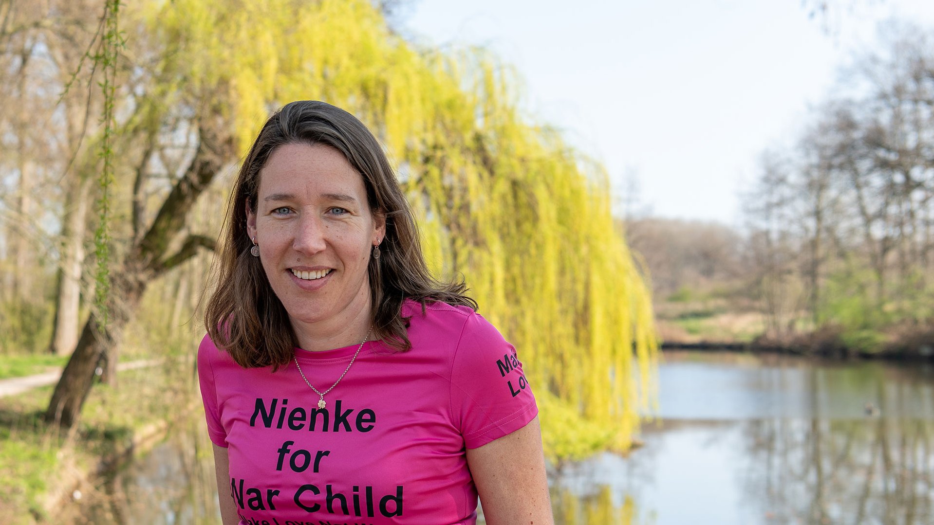 Nienke Teunissen wandelt de Vierdaagse van Nijmegen voor War Child