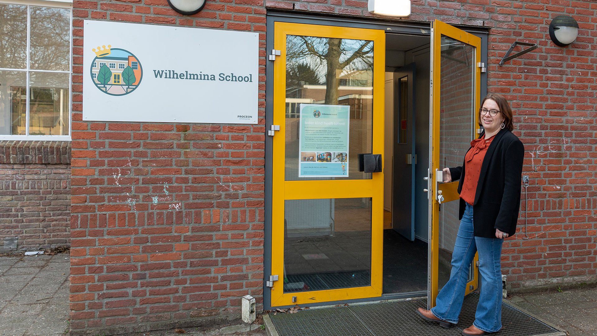 Docent en leerlingen van de Wilhelmina School in Hilversum zijn #GoedBezig voor War Child