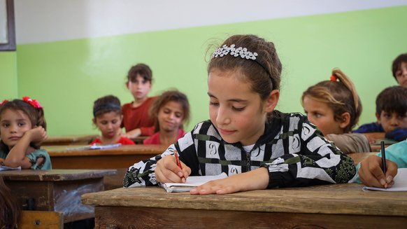 Farah from Syria doesn't let war and earthquakes get in her way of achieving her dream: becoming a doctor