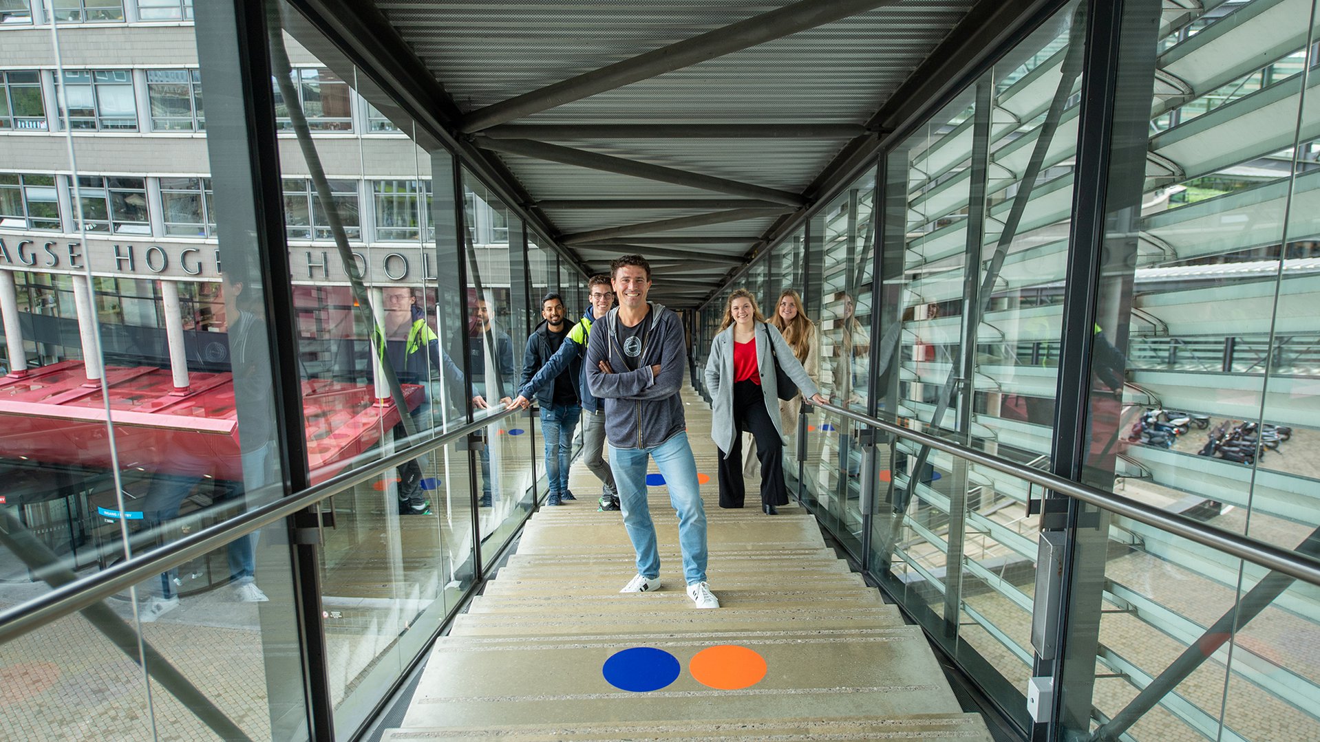 Docent en studenten aan de Haagse Hogeschool zijn #goedbezig voor War Child