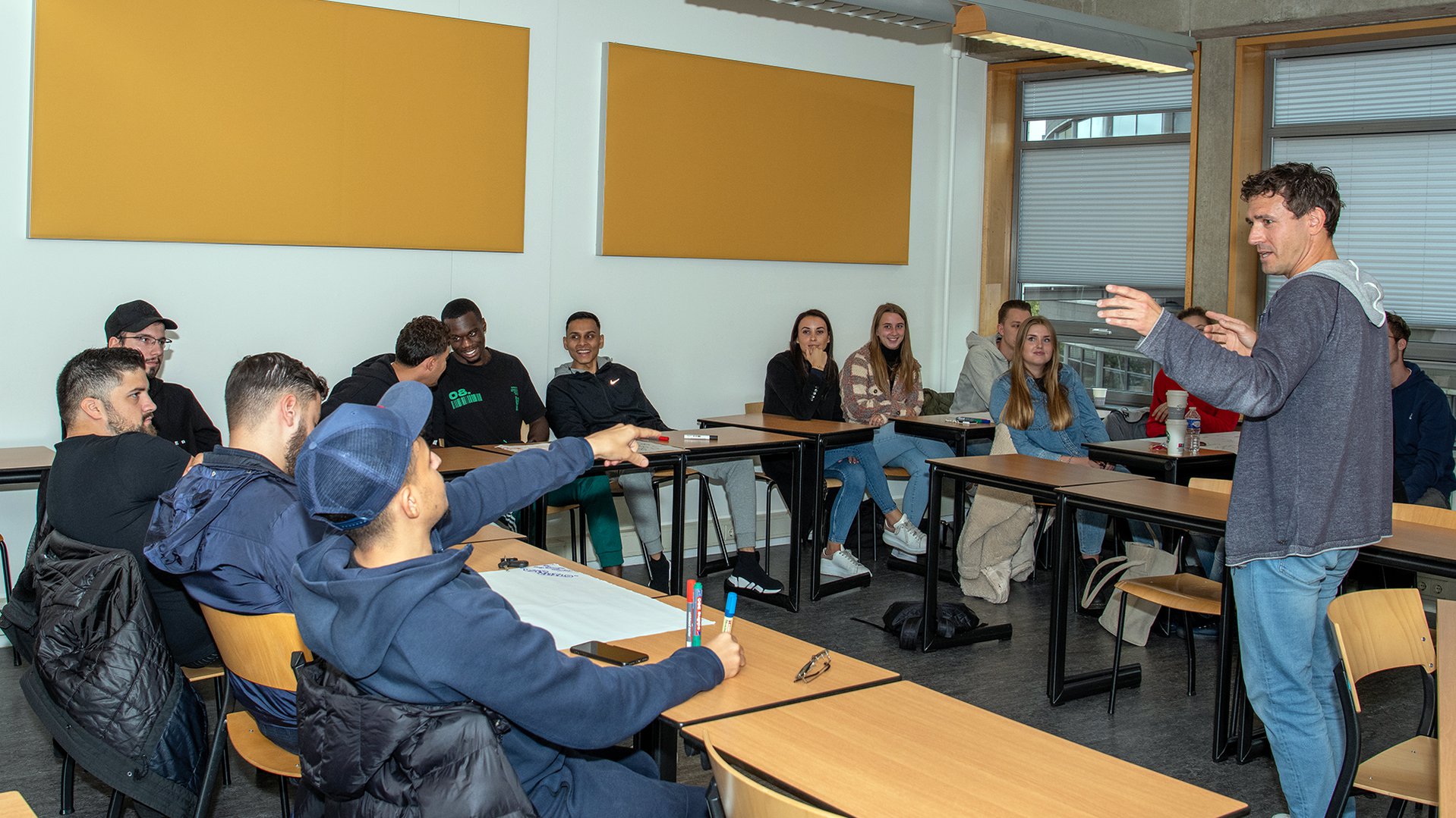 Docent en studenten aan de Haagse Hogeschool zijn #goedbezig voor War Child