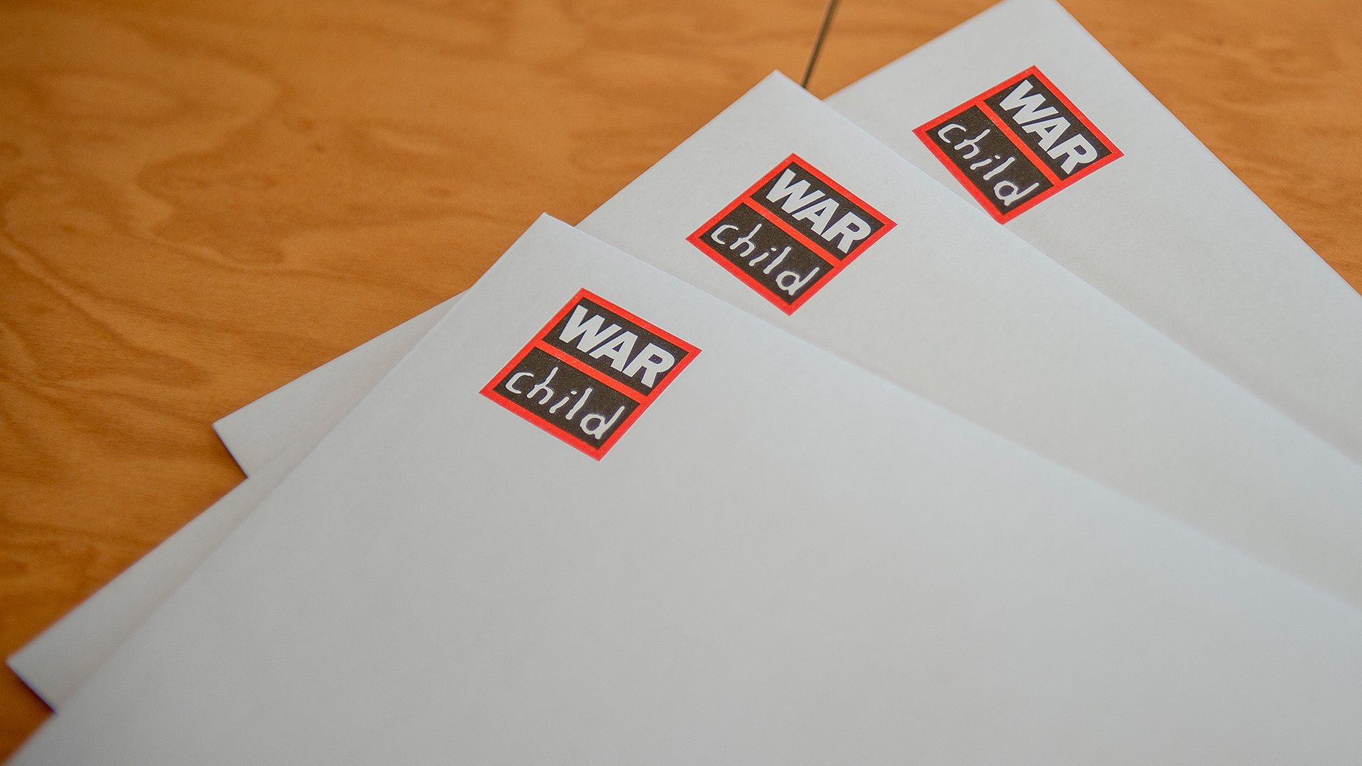 Briefpapier voor War Child's Peace of Paper- logo War Child - van partner Koninklijke van der Most