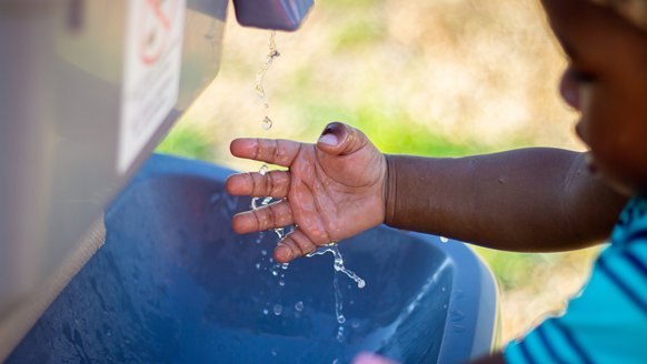 War Child corona virus voorlichting kinderen oorlog - beschermen handen wassen