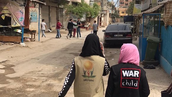 War Child deelt voedselpakketten uit in Libanon om gezinnen in nood te helpen tijdens coronavirus pandemie