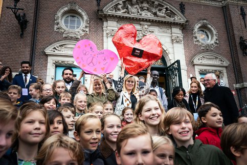 getekendvoorhetleven overhandiging petitie.jpg