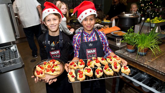 Kinderen kerst vieren diner hapjes War Child