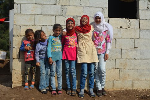 Alia uit Syrië gevlucht War Child vrienden