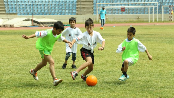 Voetballende jongens in Libanon_SAHA War Child