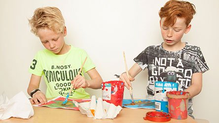 Tekenfund kinderen tekenen War Child